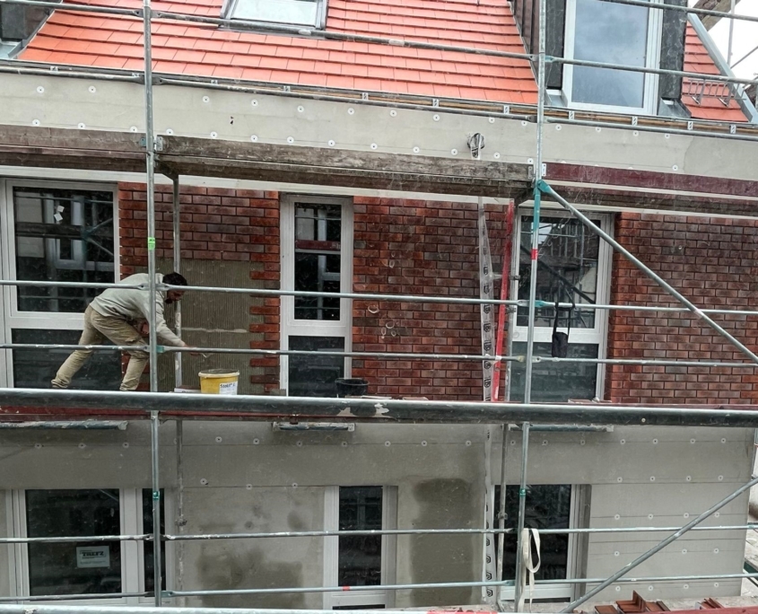 Anbringen von Klinkerriemchen an der Fassade